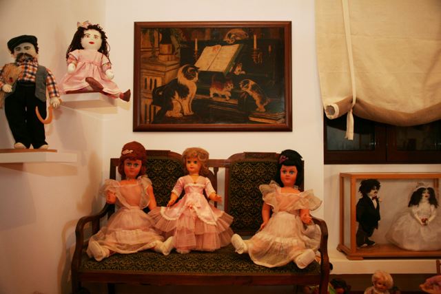 Toy Museum: Selection of figures and dolls